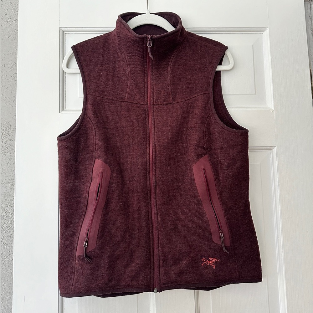 Arcteryx Covert Vest Burgundy Raisin size large